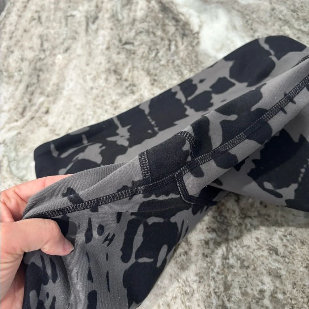 ALO Yoga, gray and black tie dye cropped high waisted leggings size XS
